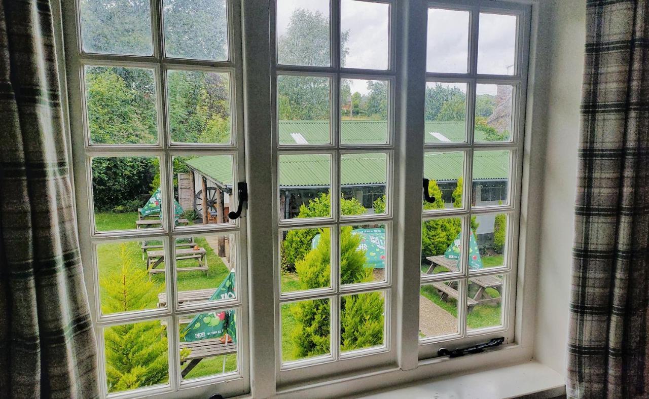 The Trusty Servant Inn Lyndhurst Bagian luar foto