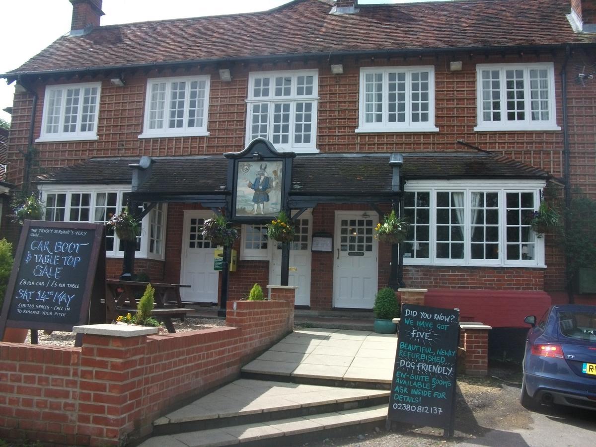 The Trusty Servant Inn Lyndhurst Bagian luar foto